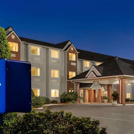 Microtel Inn & Suites By Wyndham Tifton Bagian luar foto